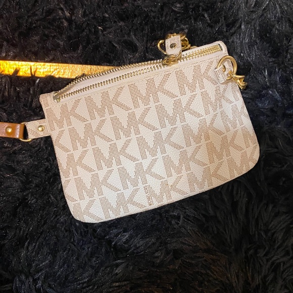 Michael Kors Fanny Pack - Picture 2 of 7
